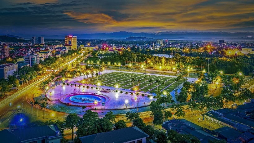Quảng trường Hồ Chí Minh - Công trình văn hóa giữa lòng thành phố Đỏ -  Thành phố Vinh